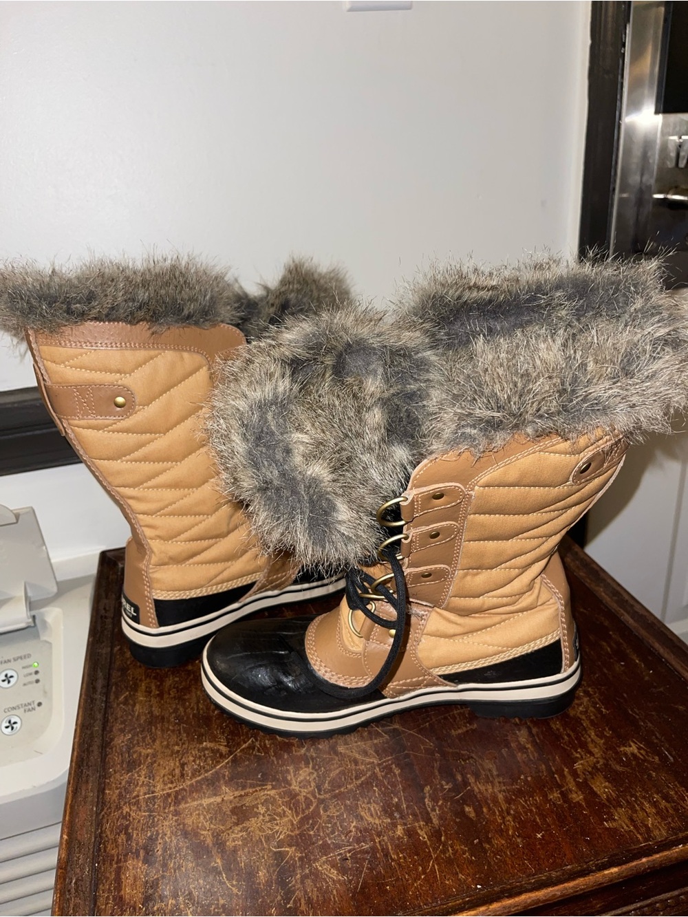 Sorrel Women's Tan and Black Winter Lace-Up Boots with Faux Fur Trim - Size 7 - Picture 11 of 13